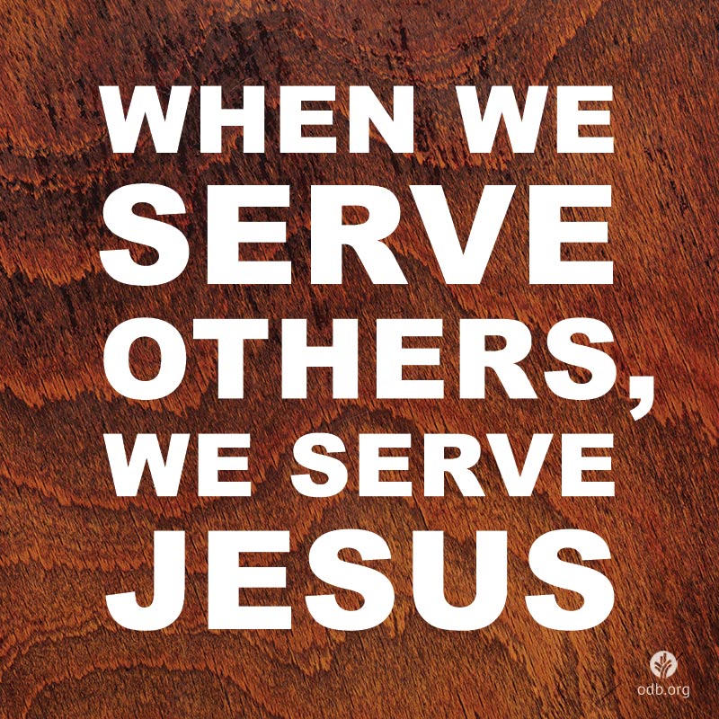 Serve others. Serving others. Helping. Благотворительность руки зажиман. Loneliness motivational quotes.